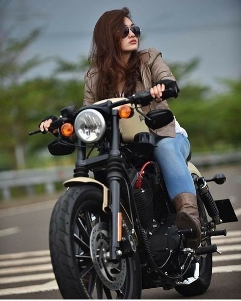 Female Attitude Shayari